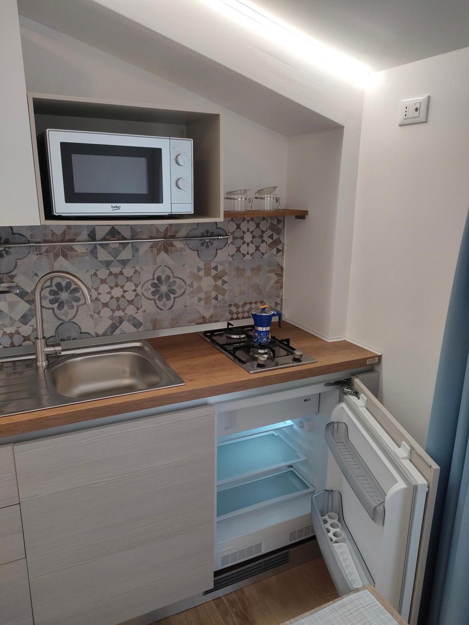 Dh Studio Apartments 카스텔라마레델골포 외부 사진