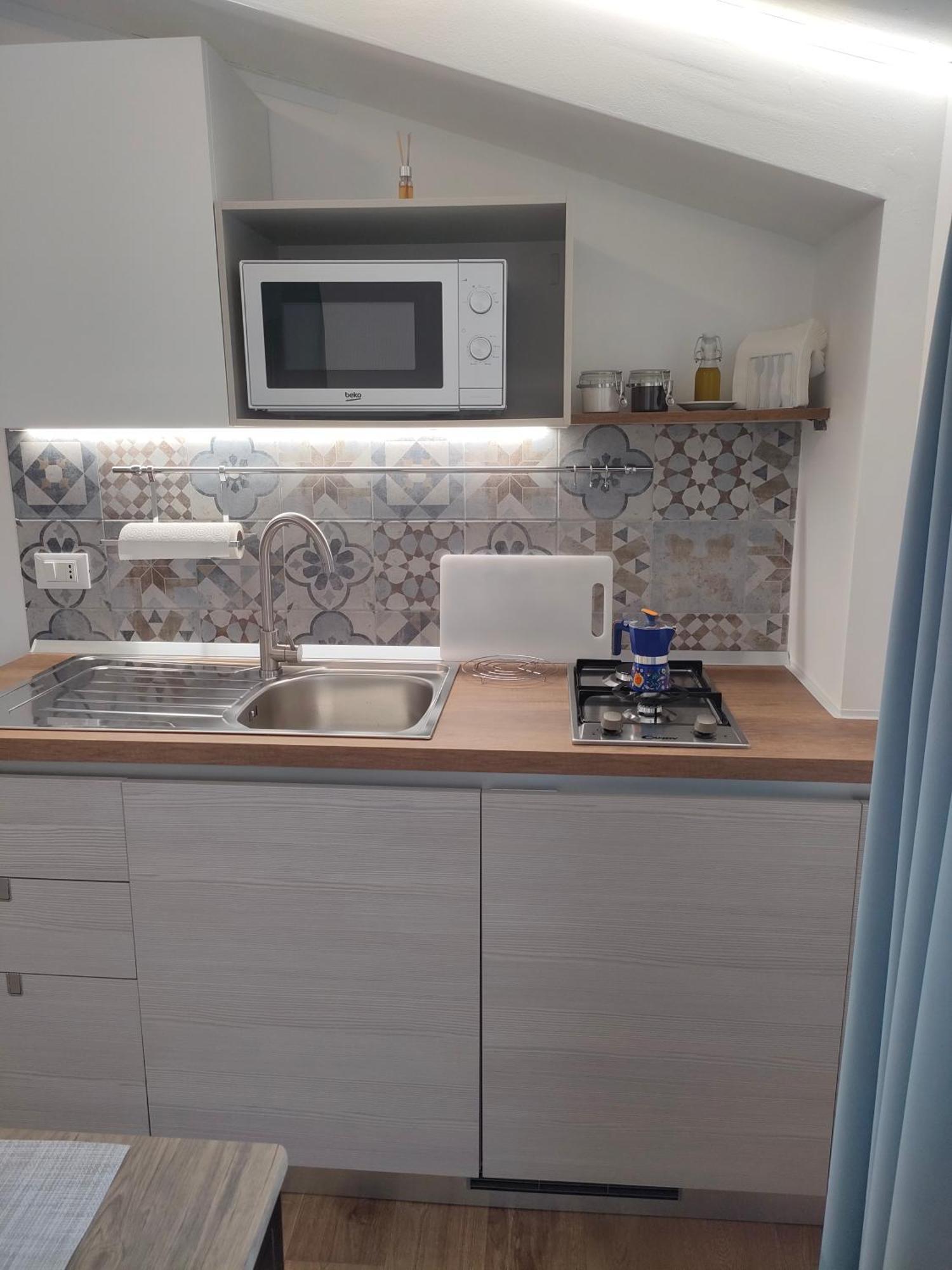 Dh Studio Apartments 카스텔라마레델골포 외부 사진